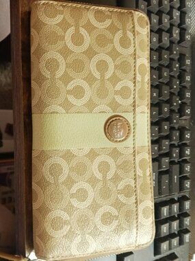 Coach Signature Canvas Wallet – Beige